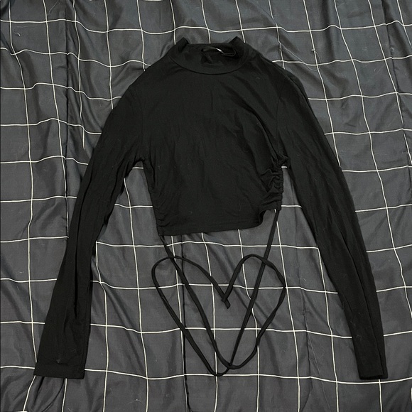 Mock-Neck Tied Backless Crop Top - Picture 3 of 3